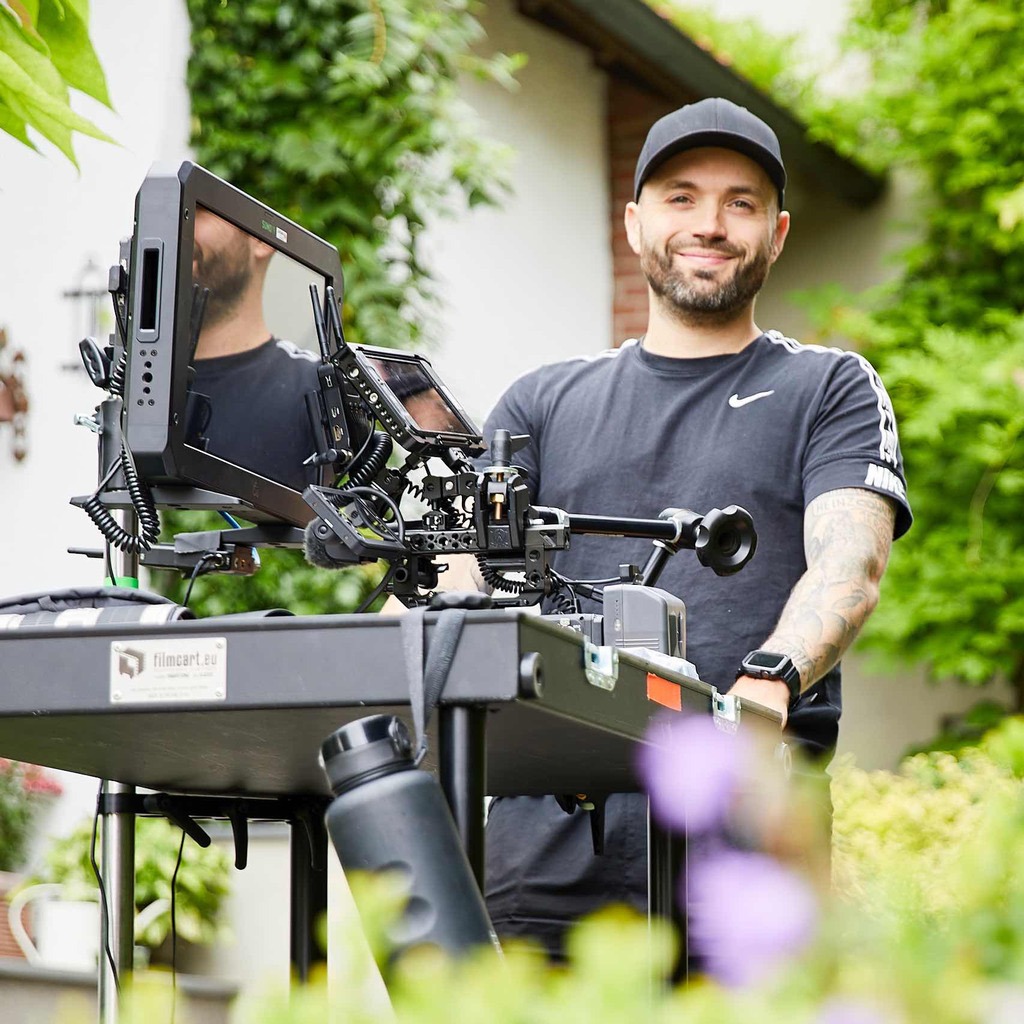 Dreharbeiten für COMPO Social-Media-Content im Garten